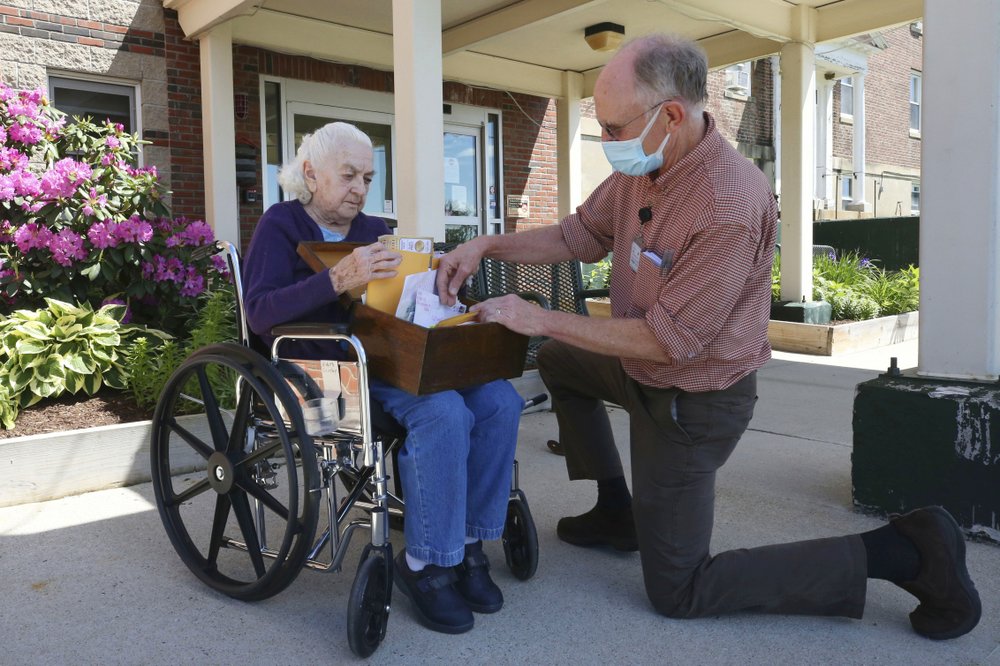 Pen Pal Programs For the Elderly During Pandemic - Parents & Kids