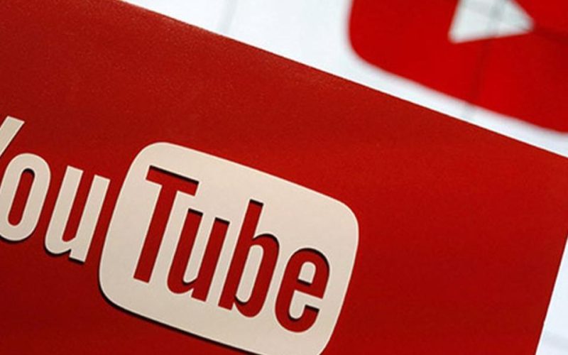 YouTube Tests New Play Something Button to Help Users Find Content